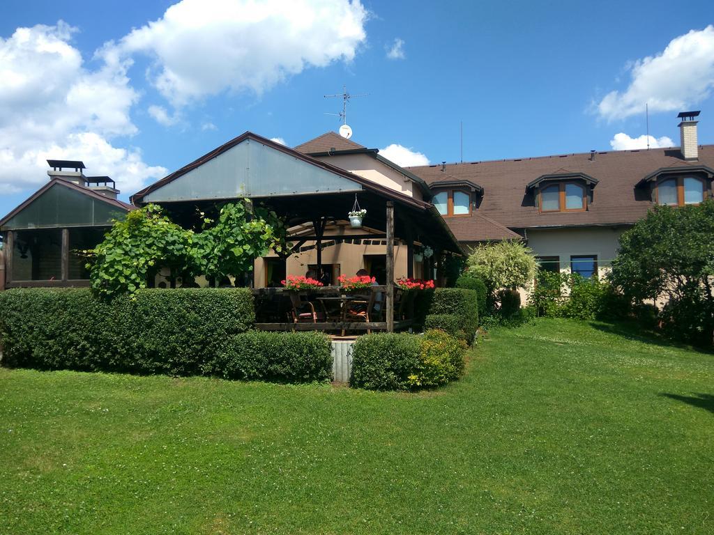 Pension & Restaurant Silma With Wellness Rychvald Exterior foto