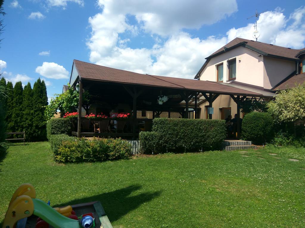 Pension & Restaurant Silma With Wellness Rychvald Exterior foto
